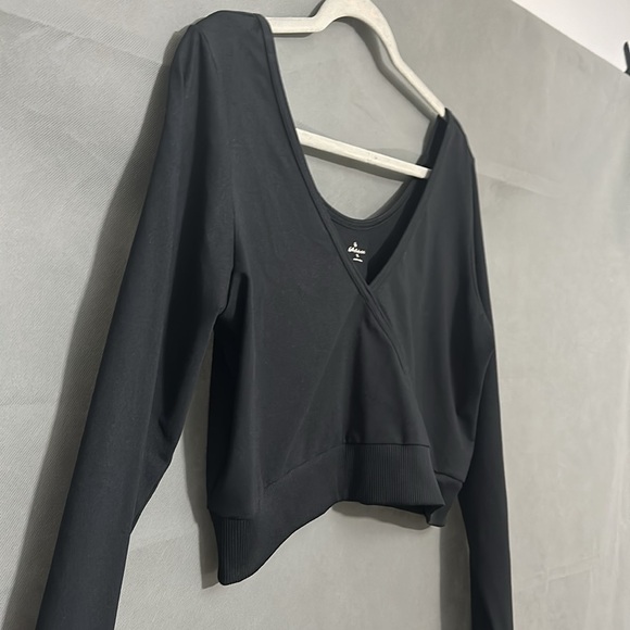 Gilly Hicks Cropped Work Out Top - Picture 5 of 5